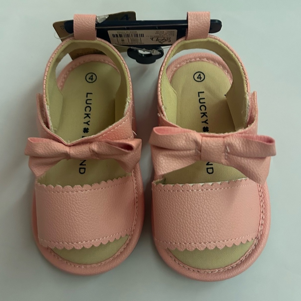 New Lucky Brand Blush Crib Shoes size 4 Hook and Loop Closure 9-12 Months